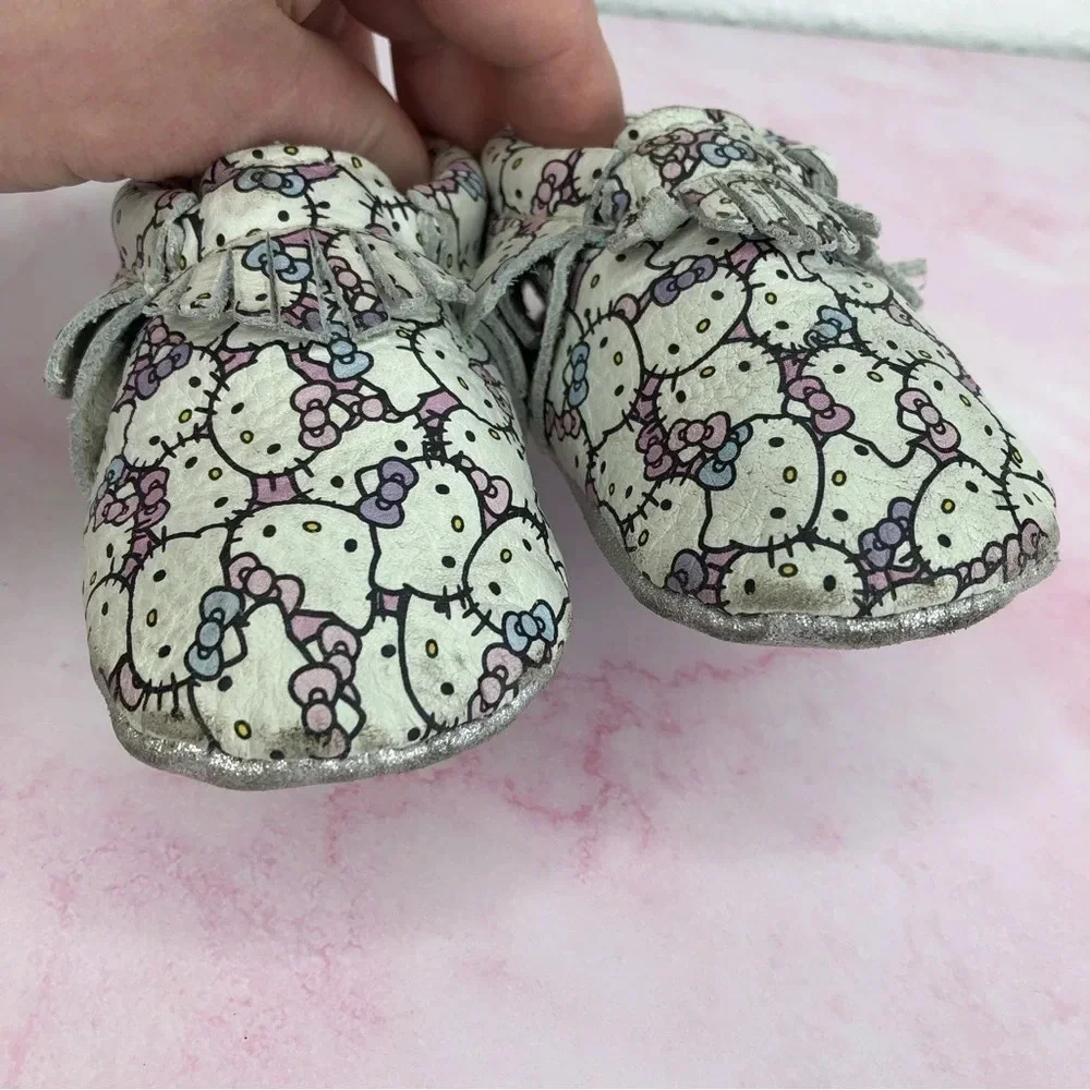 Freshly Picked x Sanrio Hello Kitty baby moccasins Peek a Bow size 2 infant - Picture 2 of 16